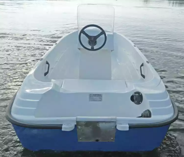 Стеклопластиковая лодка Пингвин с консолью (тримаран) в Астрахани