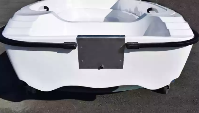 Стеклопластиковая лодка Пингвин (тримаран) в Астрахани