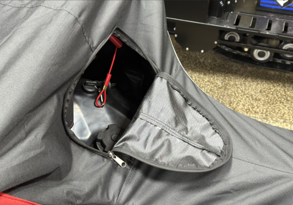 Чехол транспорт. снегохода IKUDZO HUNTER черно-красный Оксфорд ПРЕМИУМ качества с лого IKUDZO в Астрахани