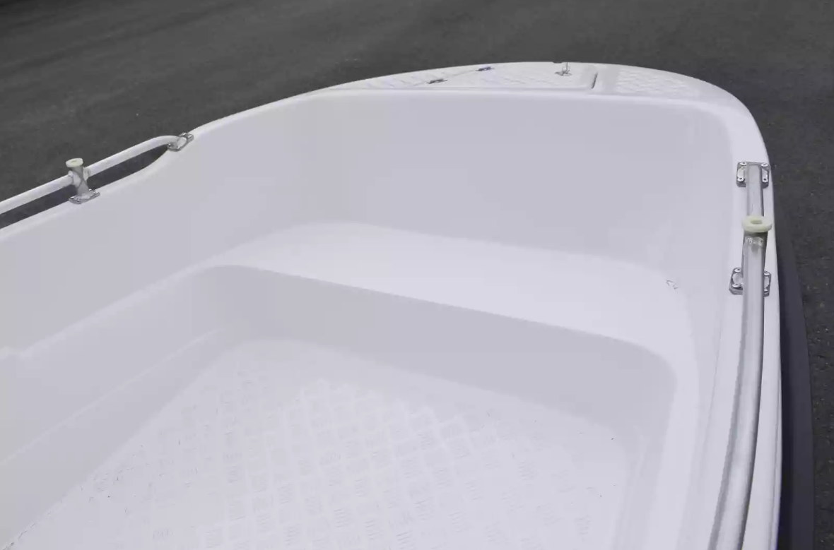 Стеклопластиковая лодка Пингвин New (тримаран) в Астрахани