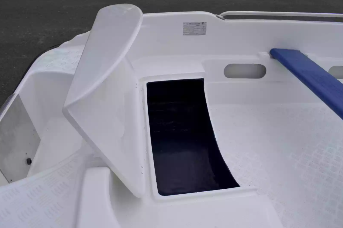 Стеклопластиковая лодка Пингвин New (тримаран) в Астрахани