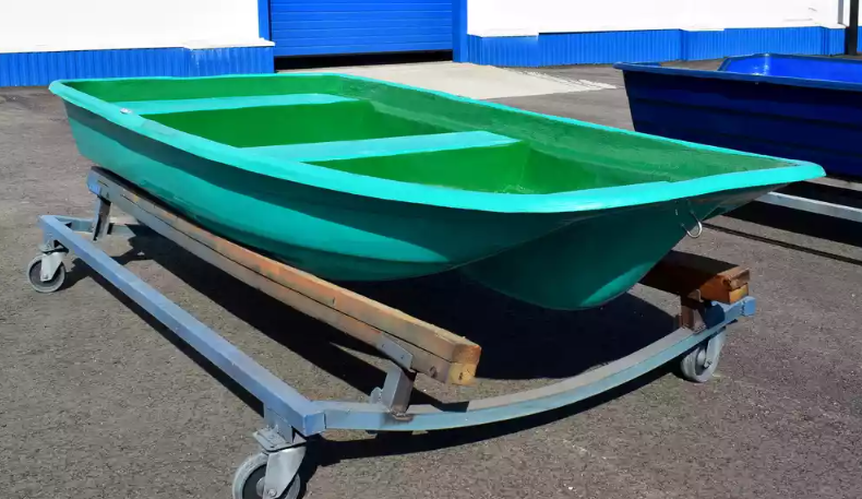 Стеклопластиковая лодка Старт (тримаран) в Астрахани