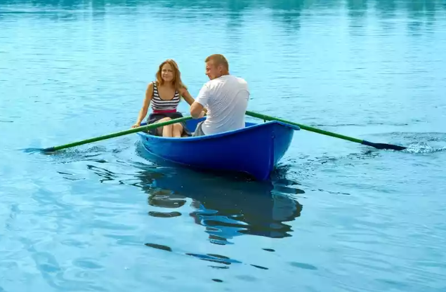 Стеклопластиковая лодка Дельфин в Астрахани