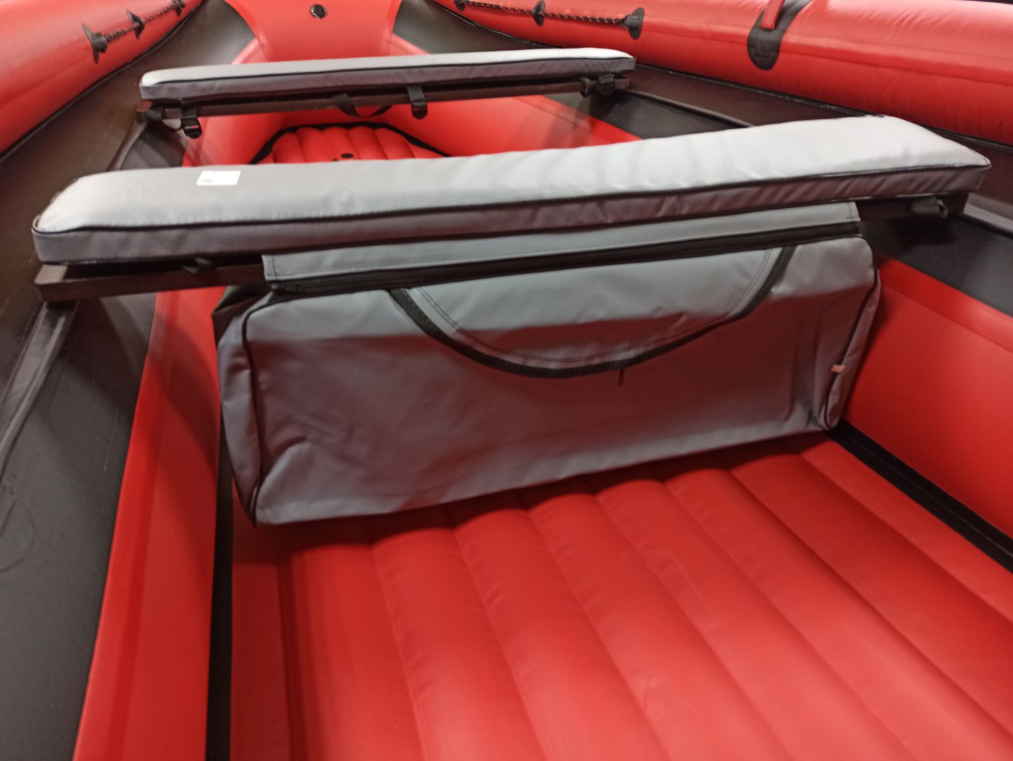 КОМПЛЕКТ МЯГКИХ НАКЛАДОК С СУМКОЙ ДЛЯ ЛОДОК 90Х20 СЕРЫЙ в Астрахани