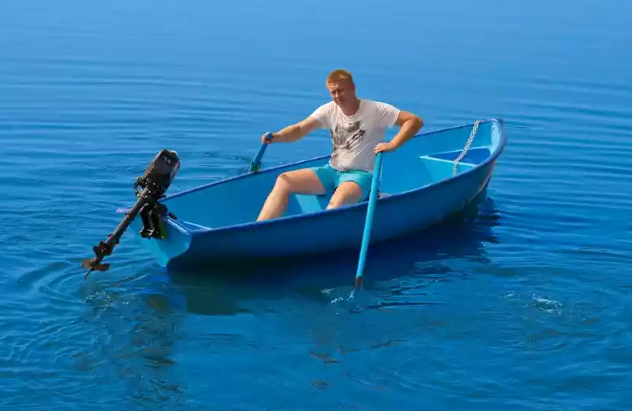 Стеклопластиковая лодка Омуль в Астрахани