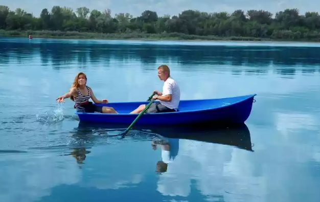 Стеклопластиковая лодка Дельфин в Астрахани