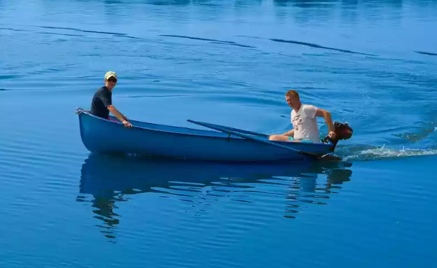 Стеклопластиковая лодка Омуль в Астрахани