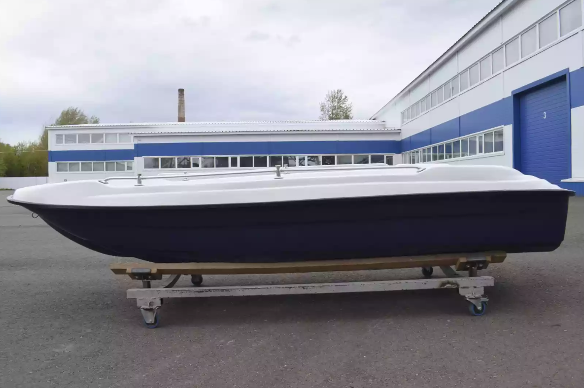 Стеклопластиковая лодка Пингвин New (тримаран) в Астрахани