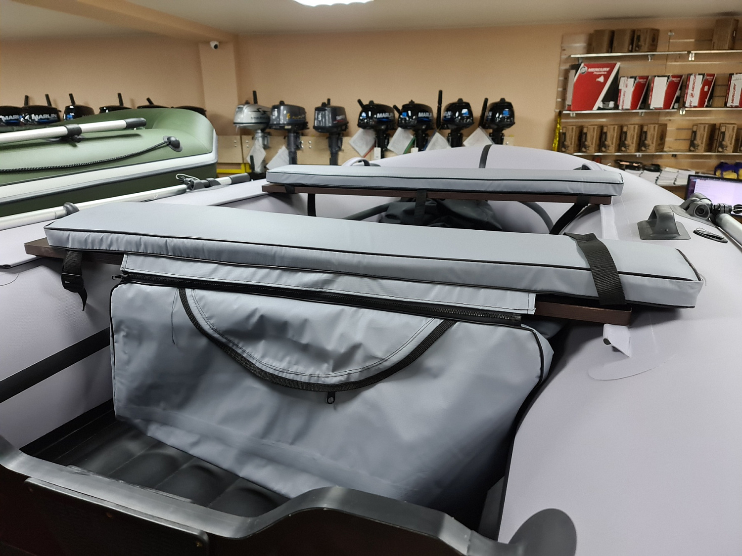 КОМПЛЕКТ МЯГКИХ НАКЛАДОК С СУМКОЙ ДЛЯ ЛОДОК 90Х20 СЕРЫЙ в Астрахани